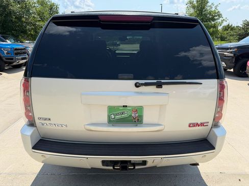 Used 2009 GMC Yukon Denali RWD image 6