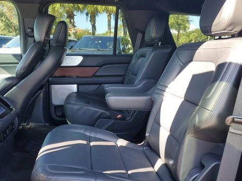 Used 2022 Lincoln Navigator Reserve image 16