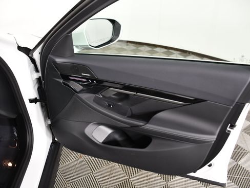 Used 2025 BMW 530i xDrive image 40