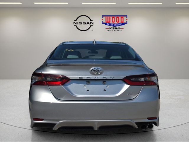 Used 2022 Toyota Camry SE FWD image 3
