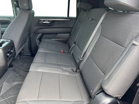 Used 2025 Chevrolet Suburban LS image 13