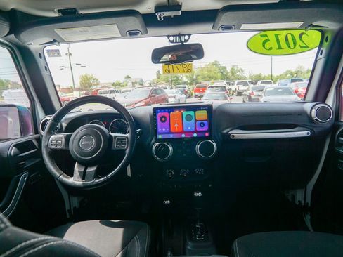 Used 2015 Jeep Wrangler Unlimited Sahara w/ Connectivity Group AWD/4WD image 13