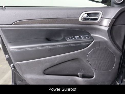 Used 2018 Jeep Grand Cherokee Altitude image 20