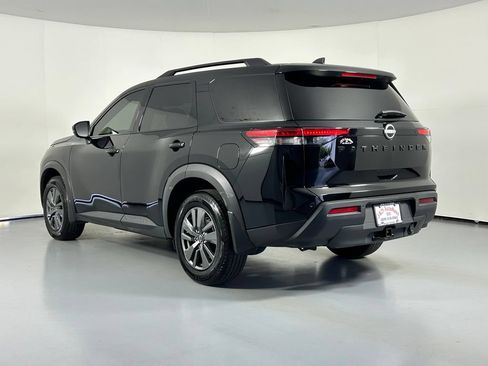 Used 2024 Nissan Pathfinder SV w/ SV Premium Package AWD/4WD image 5