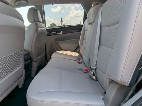 Used 2015 Kia Sorento LX AWD/4WD image 12