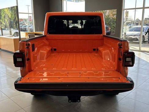 New 2025 Jeep Gladiator Rubicon image 8