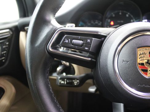 Used 2024 Porsche Macan Turbo image 10