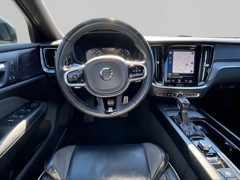 Used 2020 Volvo S60 T6 R-Design image 8