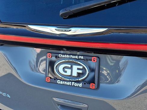 Used 2023 Chrysler Pacifica Touring-L image 30