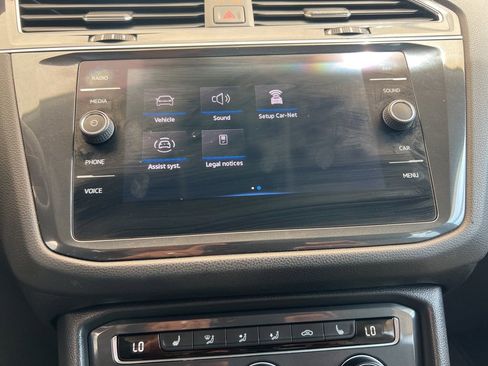 Used 2021 Volkswagen Tiguan SE w/ Panoramic Sunroof Package image 23