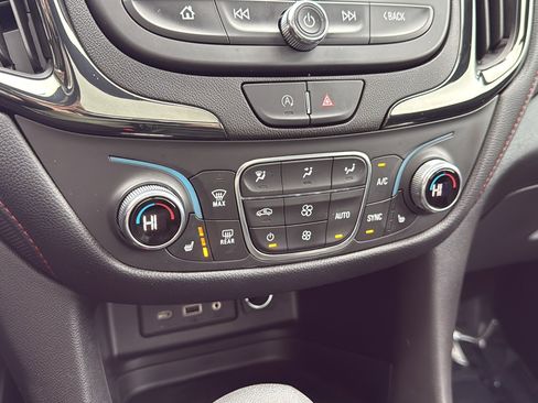 Used 2022 Chevrolet Equinox RS w/ RS Leather Package image 22