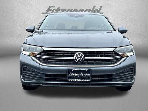 Used 2024 Volkswagen Jetta SE image 5