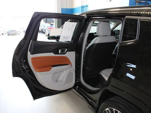Used 2022 Jeep Compass Limited w/ Elite Group AWD/4WD image 16