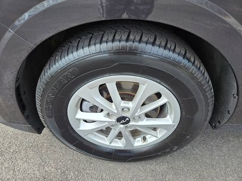 Used 2024 Kia Carnival LX image 21