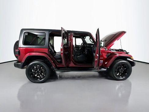 Used 2022 Jeep Wrangler Unlimited Sahara w/ Cold Weather Group AWD/4WD image 30