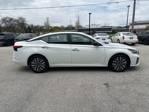 Used 2025 Nissan Altima 2.5 SV FWD image 5