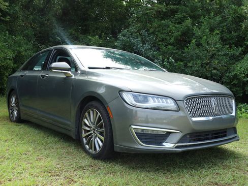Used 2017 Lincoln MKZ Premiere image 3