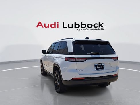 Used 2023 Jeep Grand Cherokee Altitude AWD/4WD image 7