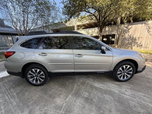 Used 2017 Subaru Outback 2.5i Limited image 9