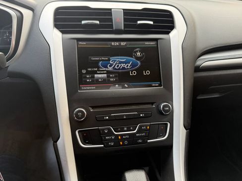 Used 2016 Ford Fusion SE FWD image 10