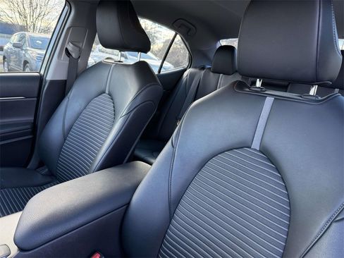 Used 2021 Toyota Camry SE w/ Blackout Package (TMS) image 12