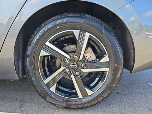 Used 2025 Nissan Sentra SV image 36