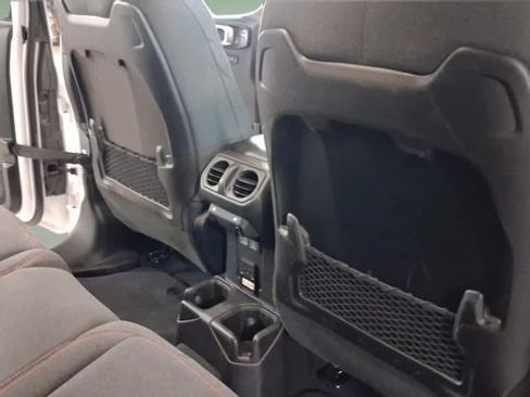 Used 2024 Jeep Wrangler Unlimited Rubicon AWD/4WD image 13