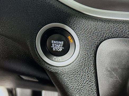 Used 2019 Dodge Charger SXT RWD image 19