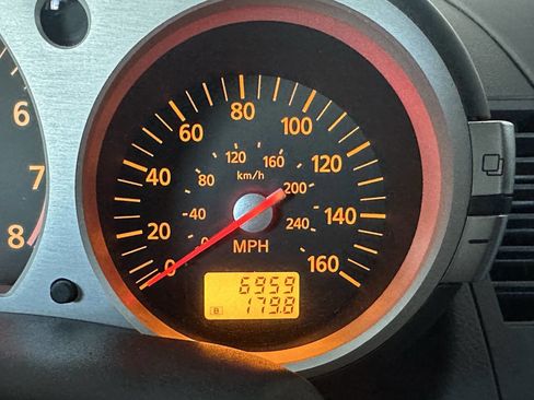 Used 2005 Nissan 350Z Touring image 25