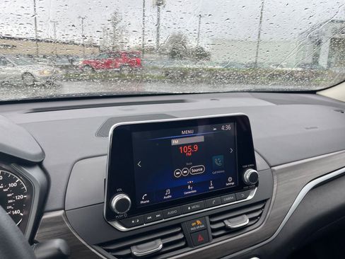 Used 2025 Nissan Altima 2.5 SV image 17