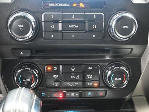 Used 2018 Ford F150 Lariat image 19