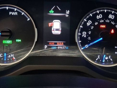 Used 2019 Toyota RAV4 LE w/ Carpet Mat Package AWD/4WD image 22
