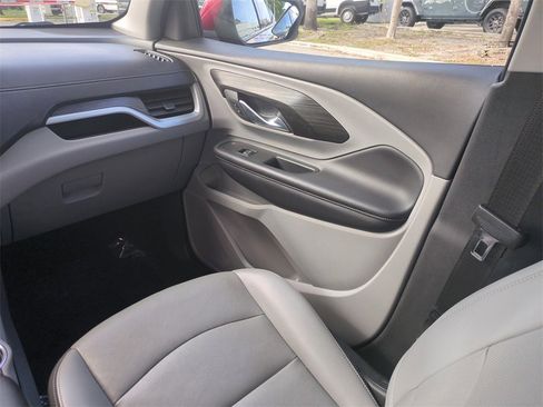 Used 2022 GMC Terrain SLT image 18