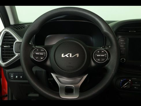 Used 2025 Kia Soul LX w/ LX Technology Package image 11