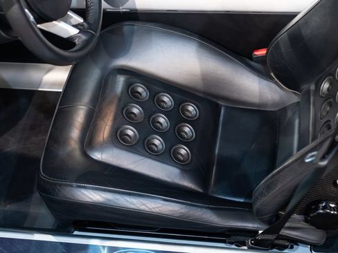 Used 2005 Ford GT RWD image 32