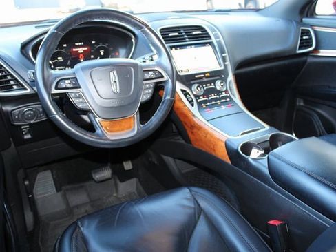 Used 2019 Lincoln Nautilus Select image 4