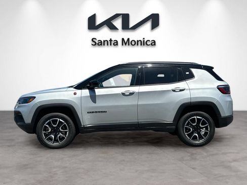 Used 2024 Jeep Compass Trailhawk AWD/4WD image 3