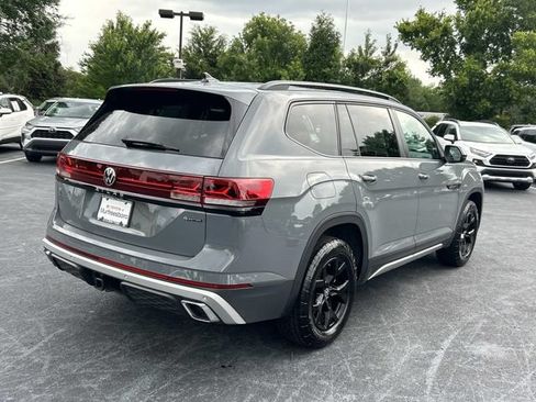 Used 2024 Volkswagen Atlas Peak Edition SE AWD/4WD image 4