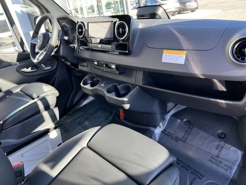 New 2025 Mercedes-Benz Sprinter 2500 image 24
