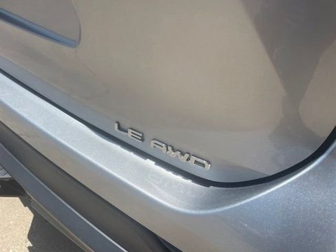 Used 2022 Toyota Highlander LE AWD/4WD image 8