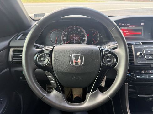 Used 2017 Honda Accord Sport image 10