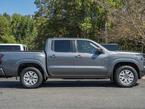 Used 2022 Nissan Frontier SV AWD/4WD image 7