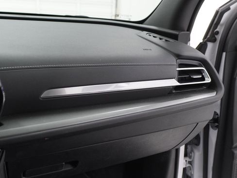 Used 2024 Chevrolet Traverse LT FWD image 37