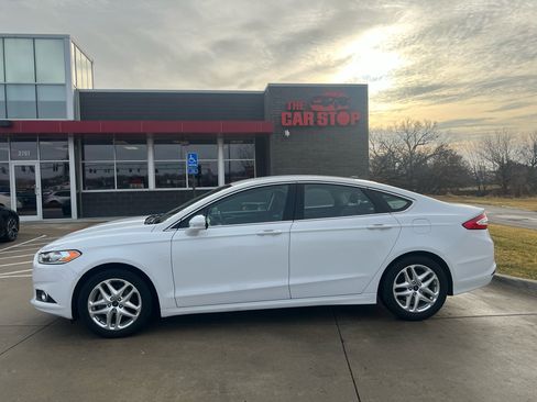 Used 2013 Ford Fusion SE image 1