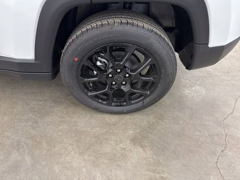 New 2026 Jeep Compass Latitude image 18