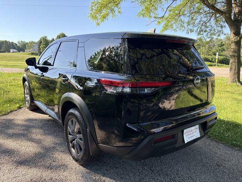 Used 2024 Nissan Pathfinder S w/ Cargo Package AWD/4WD image 3