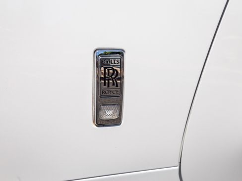 Used 2017 Rolls-Royce Dawn image 28