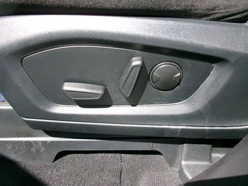 Used 2023 Ford Explorer XLT AWD/4WD image 12