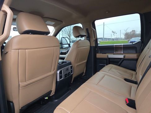 Used 2022 Ford F250 Lariat w/ Chrome Package image 32