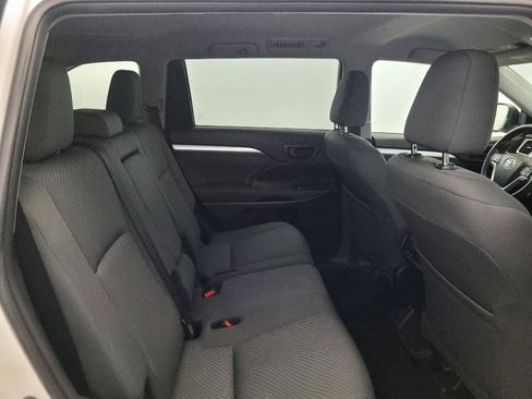 Used 2019 Toyota Highlander LE AWD/4WD image 19